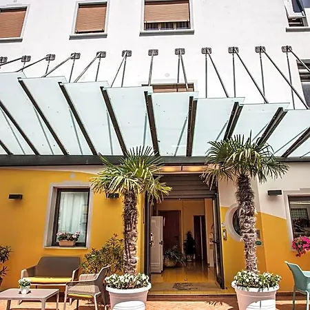 Hotel Diana 3*
