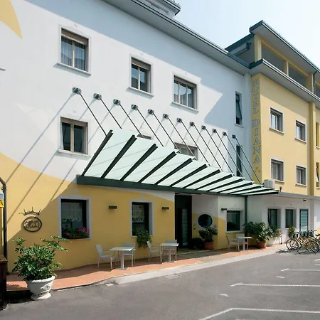 Diana Hotel 3*