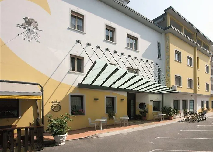 Hotel Diana 3*